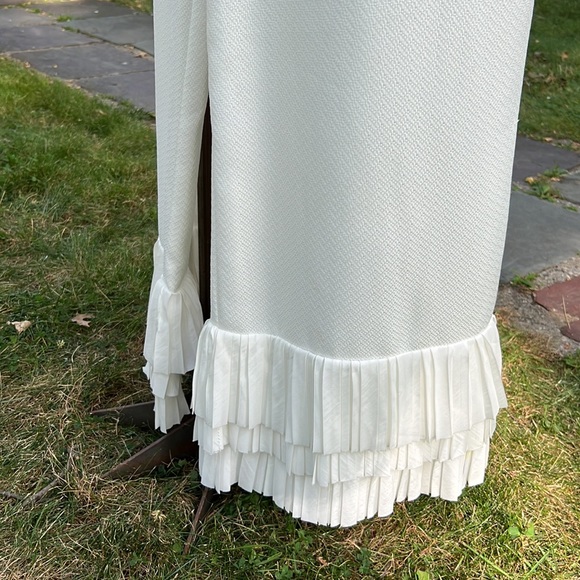Trendy tiered wide leg white pants - Picture 3 of 6